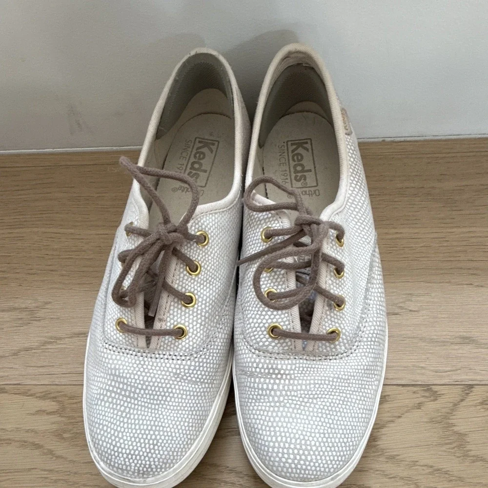 Keds OrthoLite Women's Low Top Lace-Up Sneakers White/Gray Polka Dot WH58971